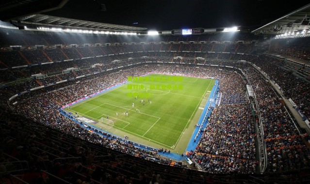 英雄联盟全球总决赛巅峰对决，新王登基还是传奇延续？